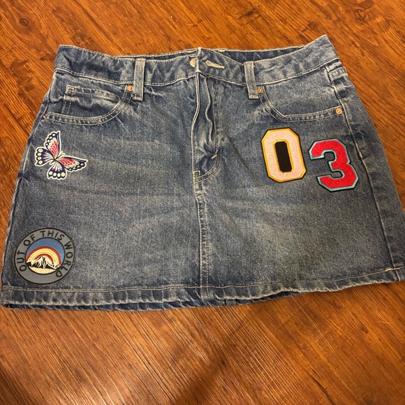 Wild Fable Mini Skirt Womens 6 Blue Denim 5 Pockets Embroidered Patches - Picture 1 of 6